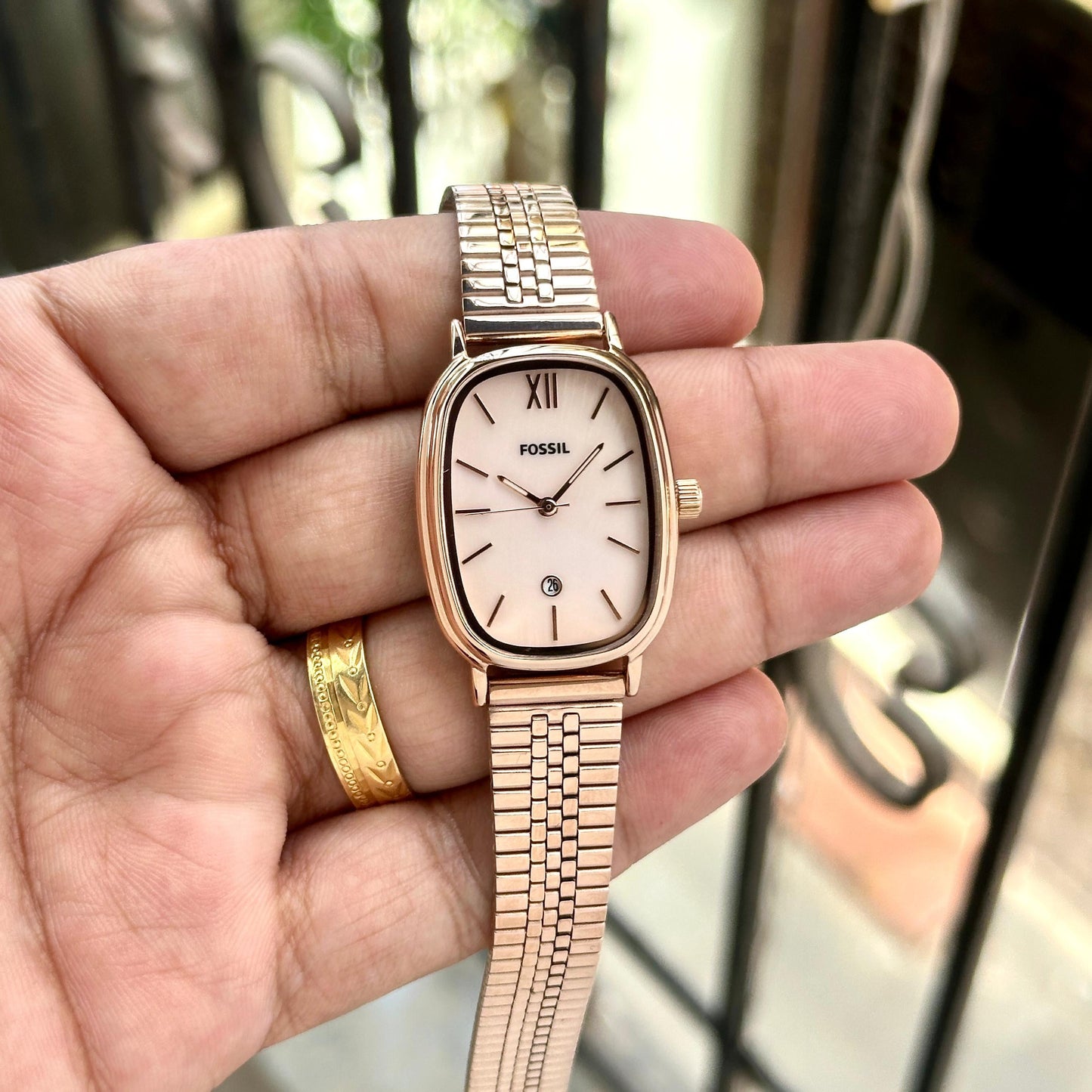 Lyla Three-Hand BQ 3609