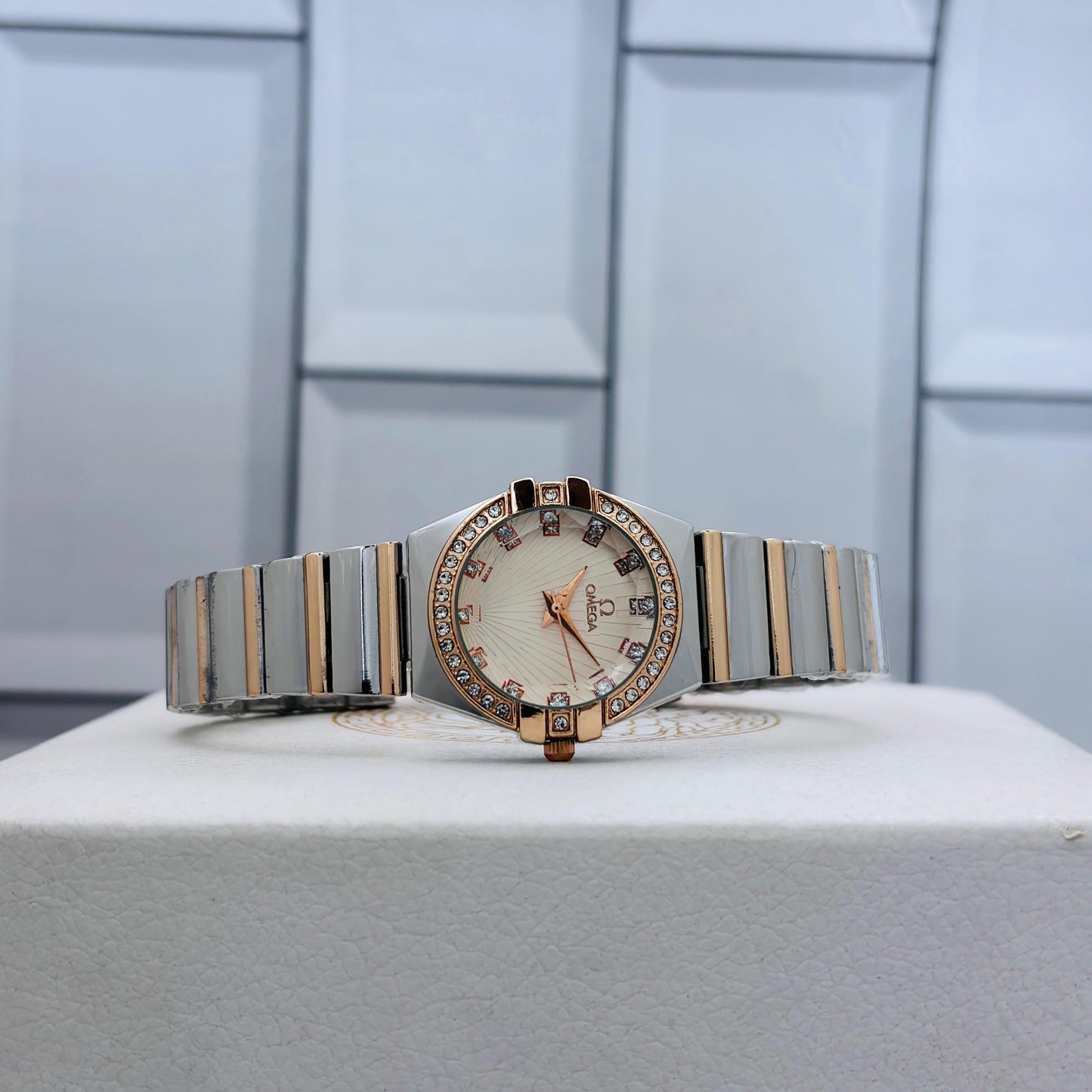 OMEGA LADIES WATCH(BUTTERFLY LOCK)